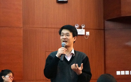 老师点评黄丽辰摄 老师点评黄丽辰摄