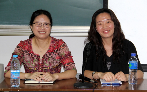 美国西密歇根大学孔子课堂公派教师 彭锦维老师(左) 韩菡老师-001 美国西密歇根大学孔子课堂公派教师 彭锦维老师(左) 韩菡老师-001