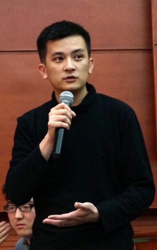 学员点评黄丽辰摄 学员点评黄丽辰摄