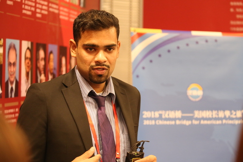 Yakeen Dinmahamad先生接受采访 Yakeen Dinmahamad先生接受采访