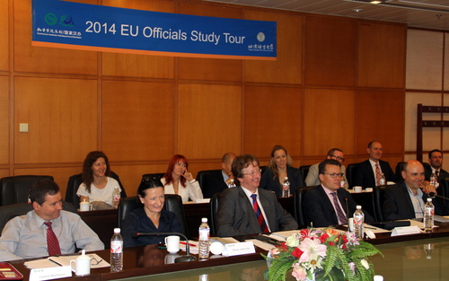 1-7月7日上午,欧盟官员研修班在北语会议中心举行隆重的开班仪式。 1-7月7日上午,欧盟官员研修班在北语会议中心举行隆重的开班仪式。