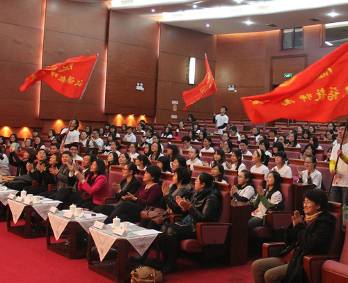 “汉语教师志愿者”旗帜飘扬-001 “汉语教师志愿者”旗帜飘扬-001